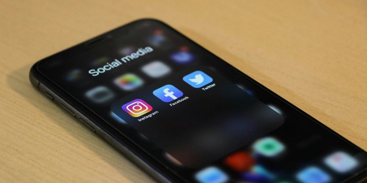 Riksdagen ska ställa representanter från sociala medie-plattformar mot väggen
