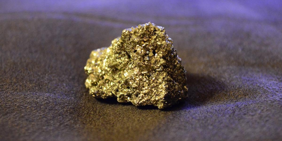 Kattguld, eller pyrit. Det har visat sig innehålla ett värdefullt grundämne