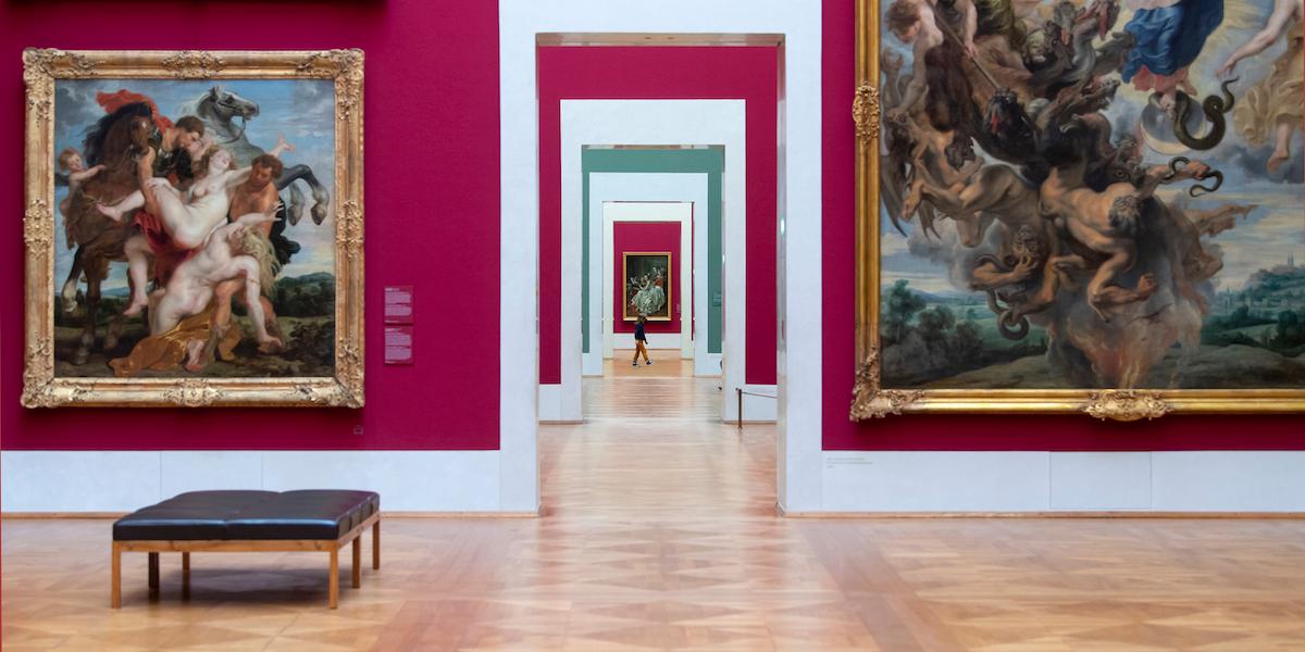 En anställd tekniker på Pinakothek der Moderne i München gjorde en tavla.