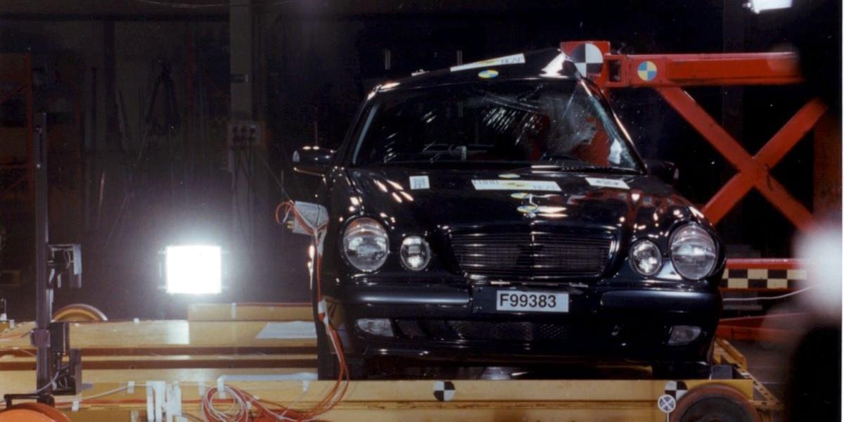 Nya röntgenkameran Mercedes-Benz använder vid krocktestning.