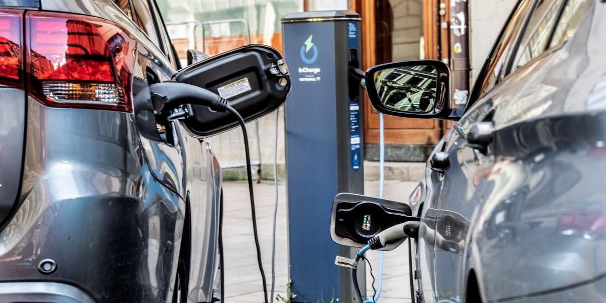 Staten stoppar nya bensin- och dieselbilar