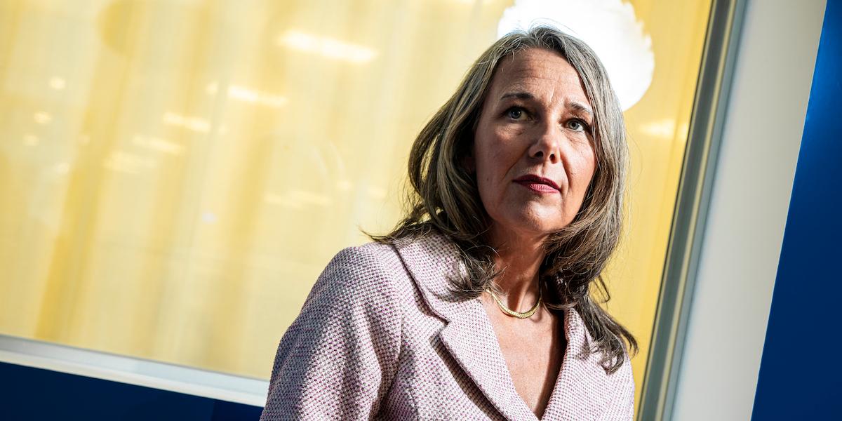 Hushållen kommer fortfarande behöva hålla i pengarna även efter att räntan sänks, menar Annika Winsth