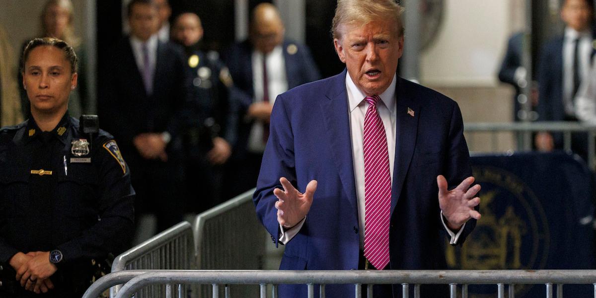 Donald Trump i rätten. Donald Trump börjar få svårt att finansiera alla sina advokatkostnader