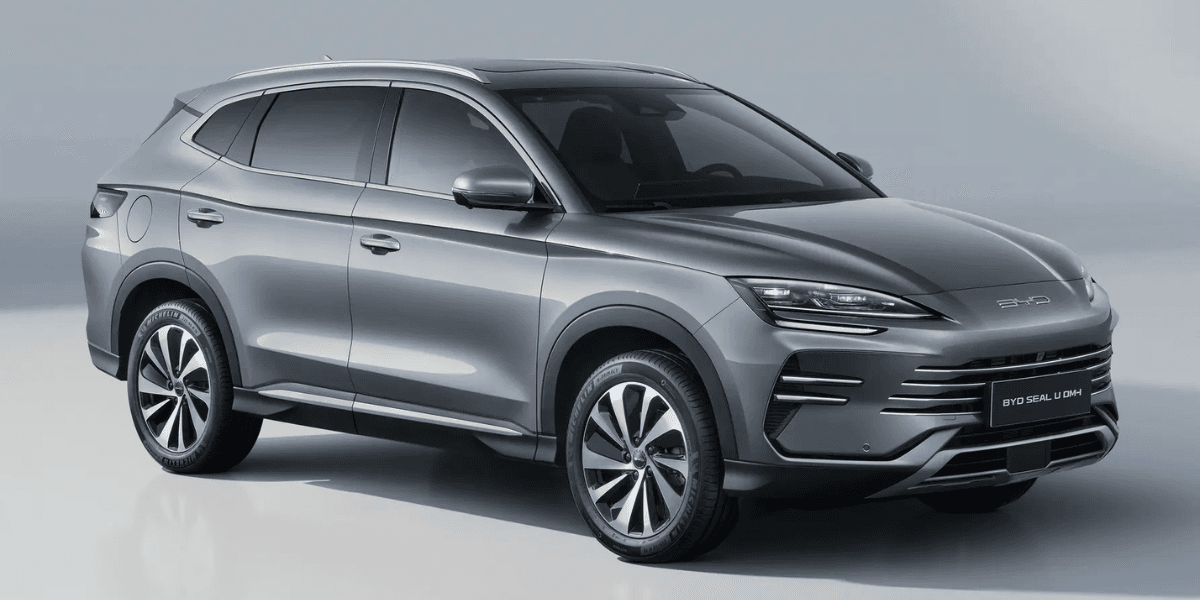 BYD Seal U DM-I. Ser ut som alla SUV:ar. Jag kräver mer unik design. (Foto: Byd)