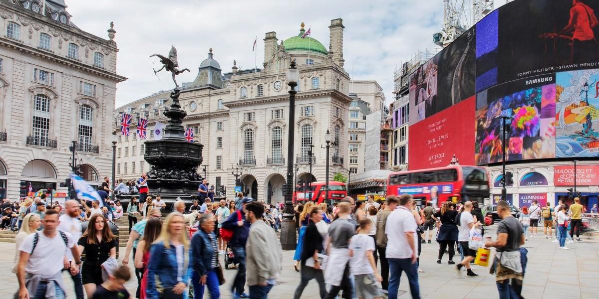 Från Stockholm City till Piccadilly Cirkus i Londons hjärta för under femhundralappen. Ja det går faktiskt att ta sig till den brittiska huvudstaden för så lite pengar om man är lite listig.