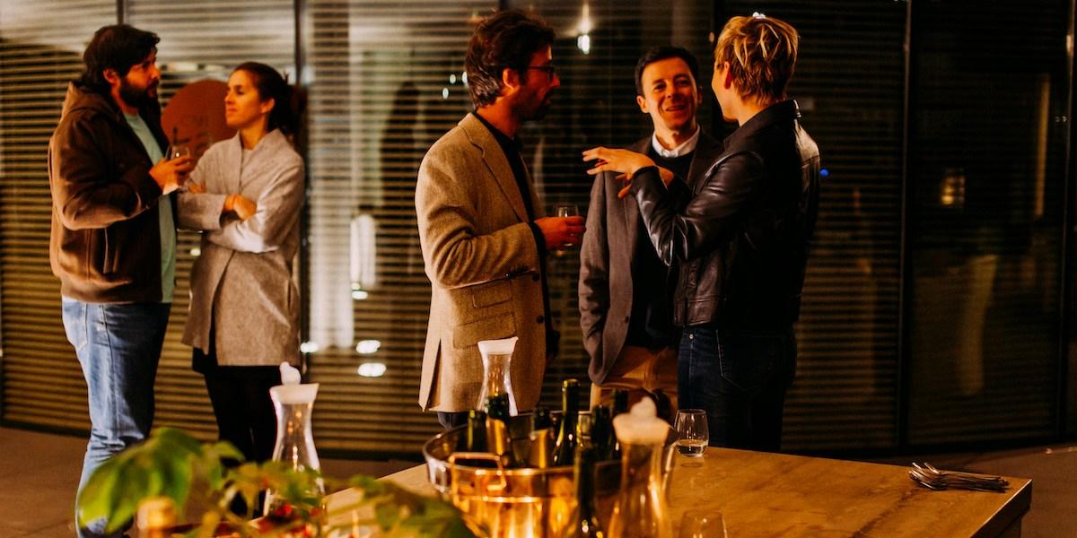 Nätverkande, nerver och öppen bar är inte alltid en toppenkombo på event