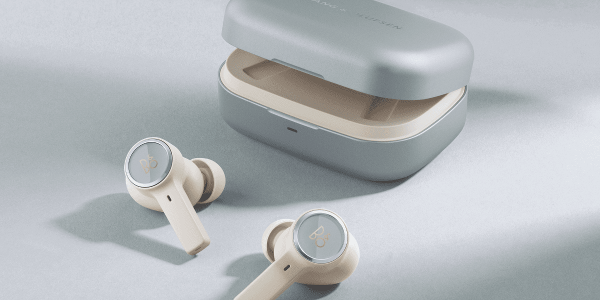 Limited Edition från Bang & Olufsen Atelier; Beoplay EX Atelier Edition Hazy Blue. (Foto: Bang & Olufsen)
