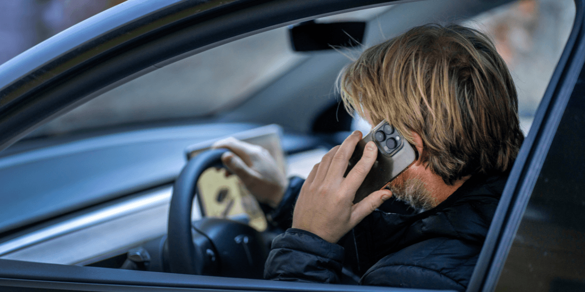 Kan AI få folk att sluta rattsurfa? Det hoppas Volvo på. (Foto: TT)