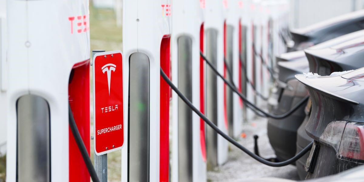 Tesla kapar sitt nätverk av laddstationer