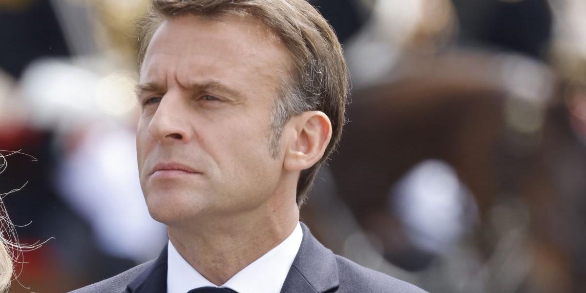 Bistra miner på president Emmanuel Macron i Frankrike efter gårdagens EU-valresultat och morgonens röda öppning på Parisbörsen.