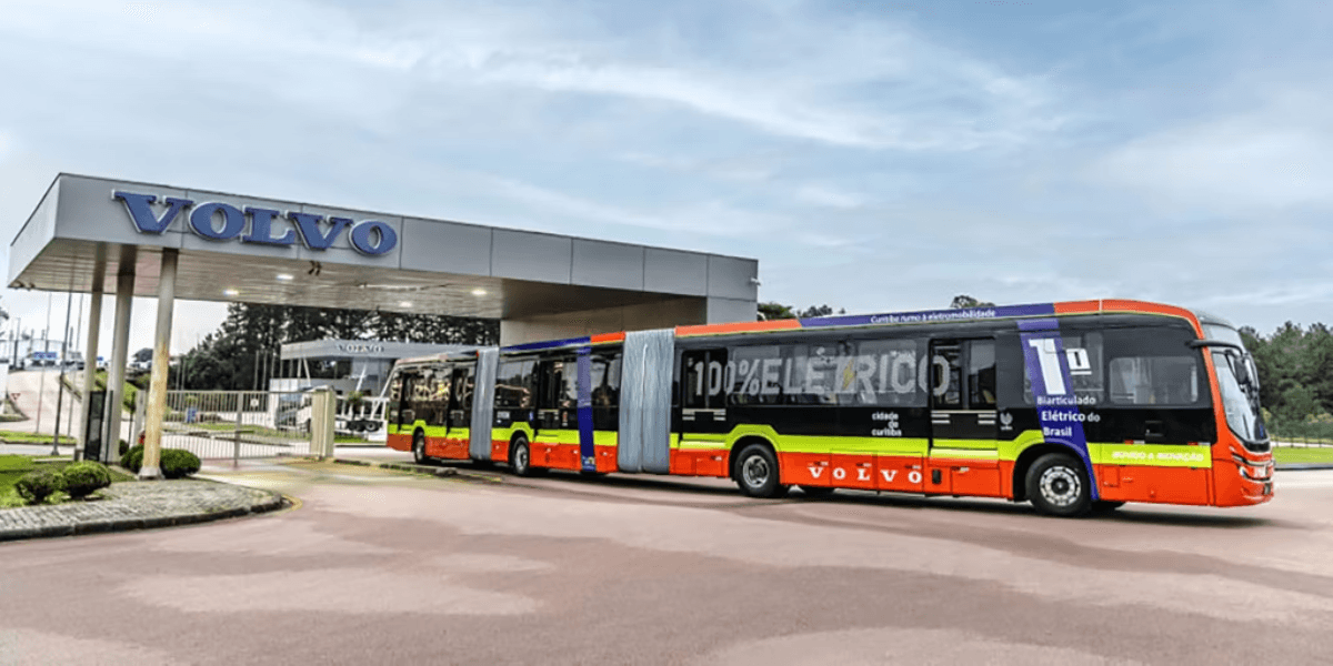 De första elektriska dubbelledbussarna från BZR-plattformen ska nu sättas på prov i Latinamerika. Utsläppsfria och dubbelledade elbussar är perfekta för städer som redan har, eller planerar att införa, Bus Rapid Transit-system. (Foto: Volvo bussar)