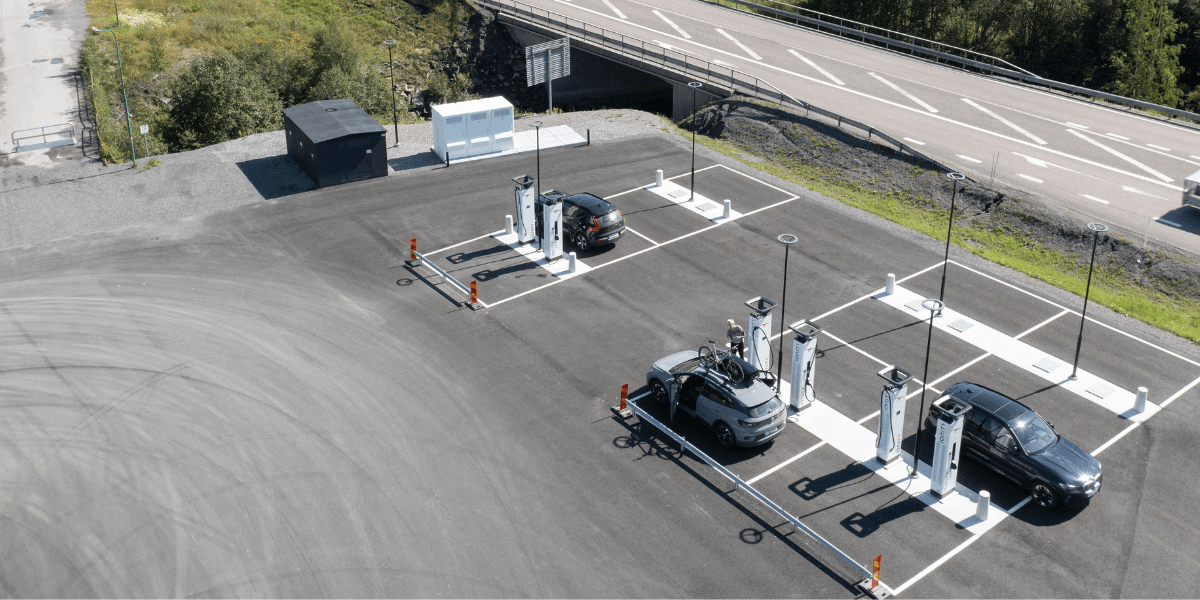 Byggandet av laddningsstationer halkar efter. Idag finns bara cirka 630 000 i EU, långt ifrån de 3,5 miljoner som krävs till 2030. (Foto: TT)
