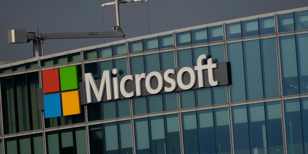 En bild på Microsofts huvudkontor i Europa. EU anklagar Microsoft för att bryta mot konkurrensregler genom att lägga in Teams i Office-paket