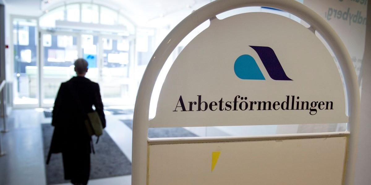 Arbetslösheten sjunker men bara marginellt