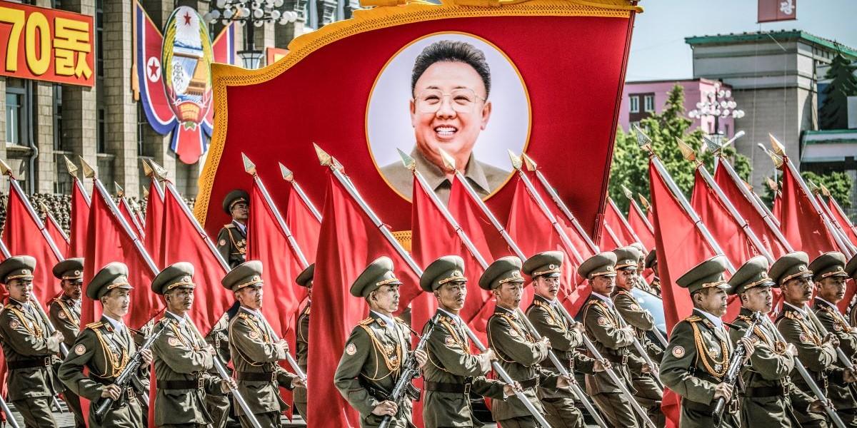Uppgifter säger att upp emot 100 000 nordkoreanska soldater kan skickas till kriget i Ukraina.