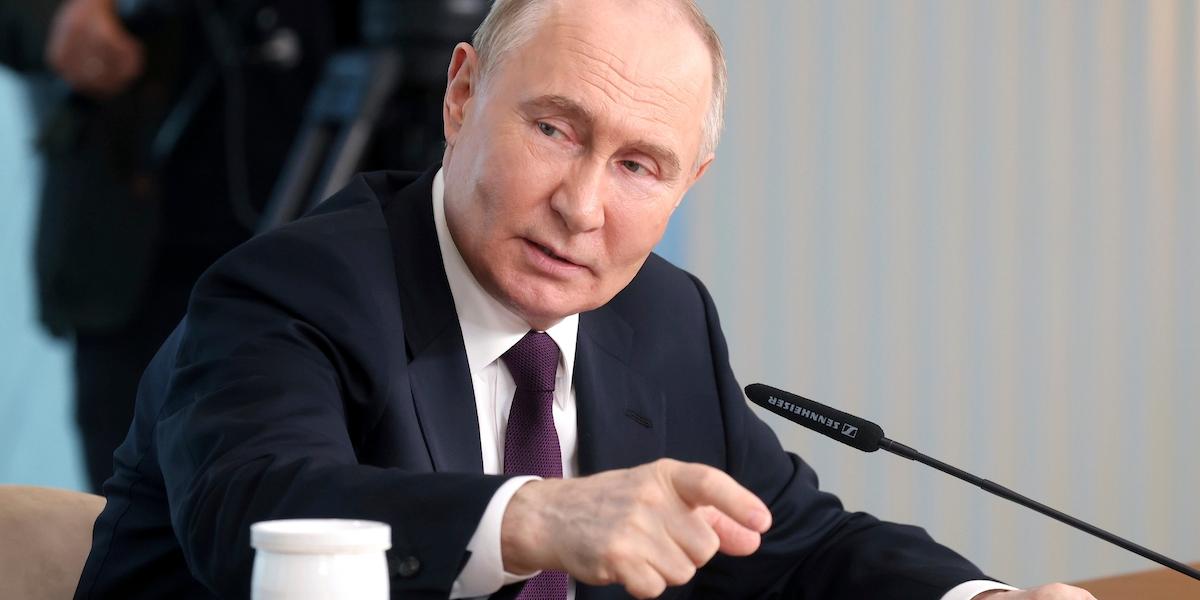 Att leverera vapen till en konfliktzon är alltid en dålig idé, menar Putin