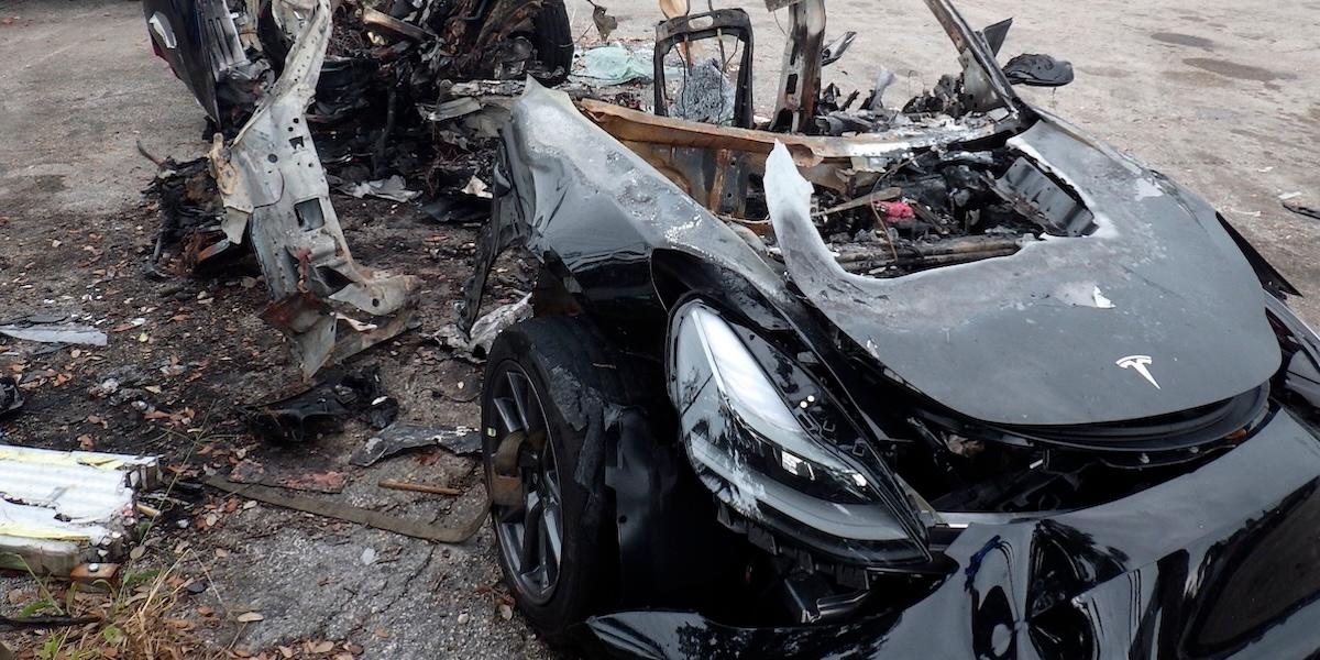 Tesla är övervärderat och kommer sjunka som en sten menar en förvaltare.