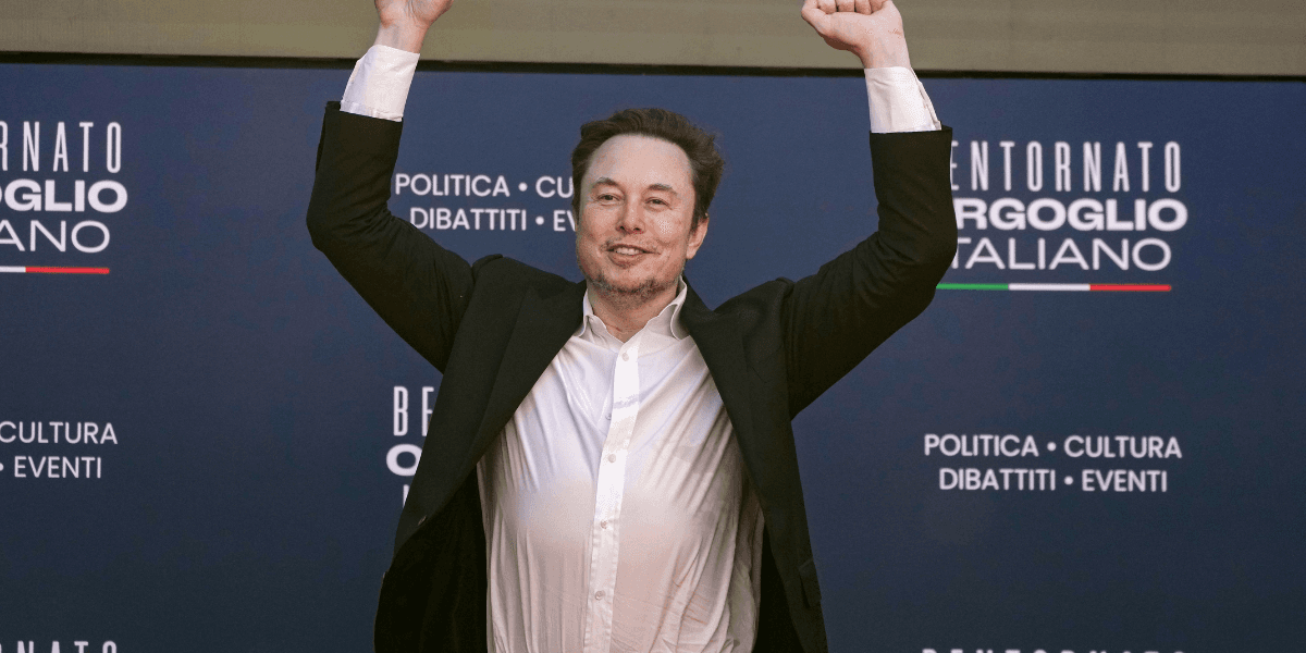 Elon Musk tar sig ur det mesta med hjälp av pengar och makt. Han har tillfälligtvis stoppat denna stämning för ett antal år fram. (Foto: Ebrahim Noroozi/AP/TT)