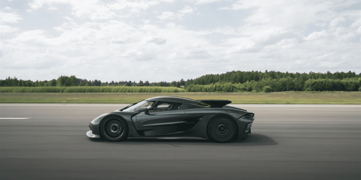 Koenigsegg Jesko brann mitt på vägen i Grekland. Nu har Koenigsegg kommit på vad som var felet. (Foto: Koenigsegg)