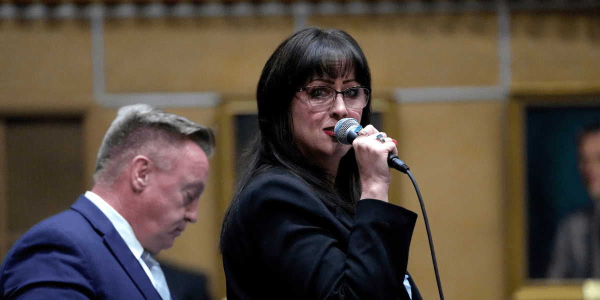 Justine Wadsack ljuger om var hon bor och hittar på lögner om sin fortkörning. Men bötfällas, det kommer hon att göra ändå. (Foto: Matt York/TT)