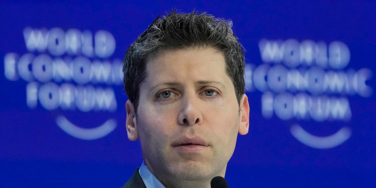 Bilden föreställer Sam Altman, grundare av Open AI. Han är en av många som vill införa Universal Basic Income, medborgarlön.