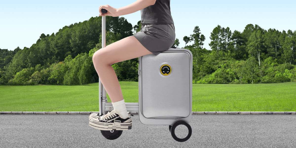 Hjälm och körkort ska med om du ska åka resväska i Japan. (Foto: Getty Images och Airwheel Technology)