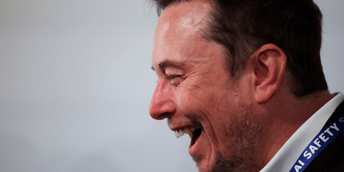 Han gick vinnande ur den här striden. Musk behöver inte betala ut mer pengar till tidigare anställda på X. (Foto: Toby Melville/AP/TT)