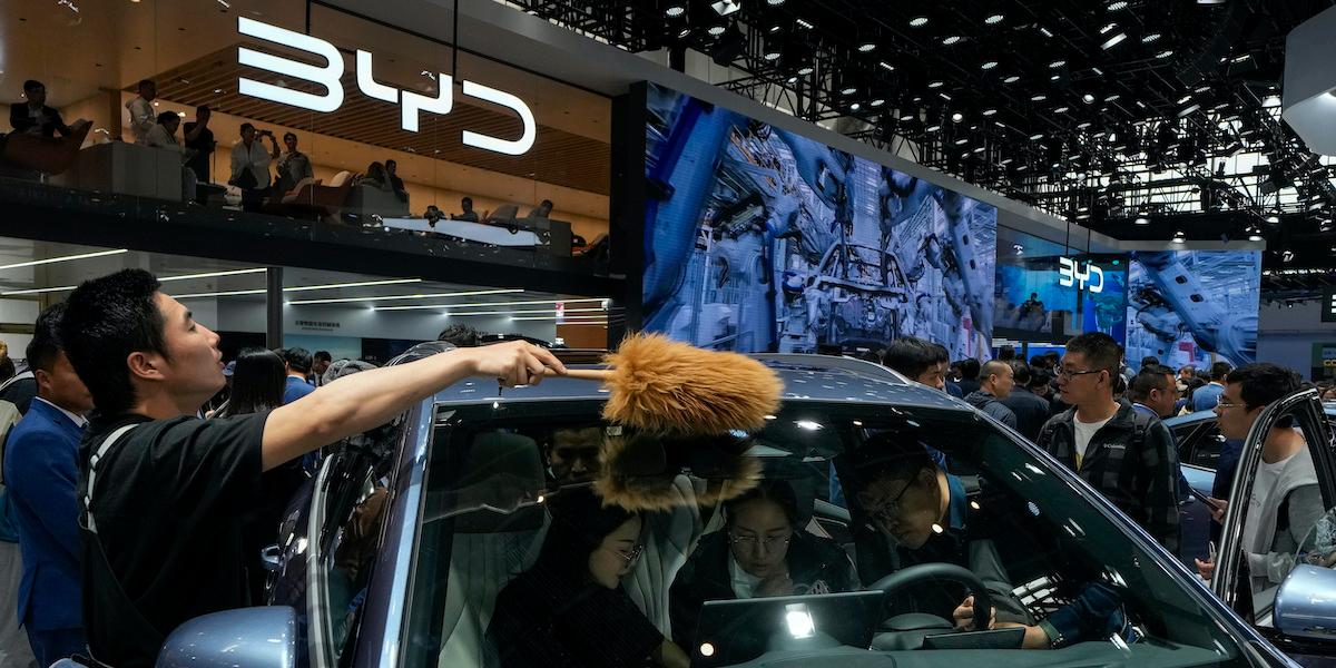 BYD växer stadigt och knappar in på Tesla