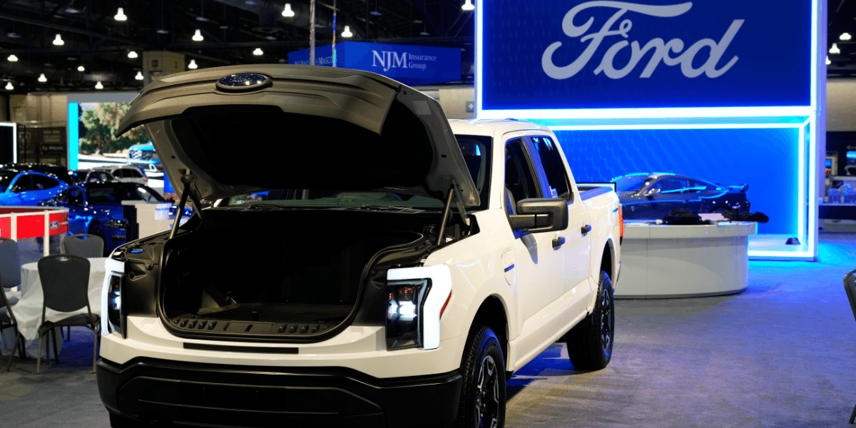 Ford, liksom andra biltillverkare, får lugna sig med elbilarna och fokusera på hybrid. (Foto: Matt Rourke/TT)