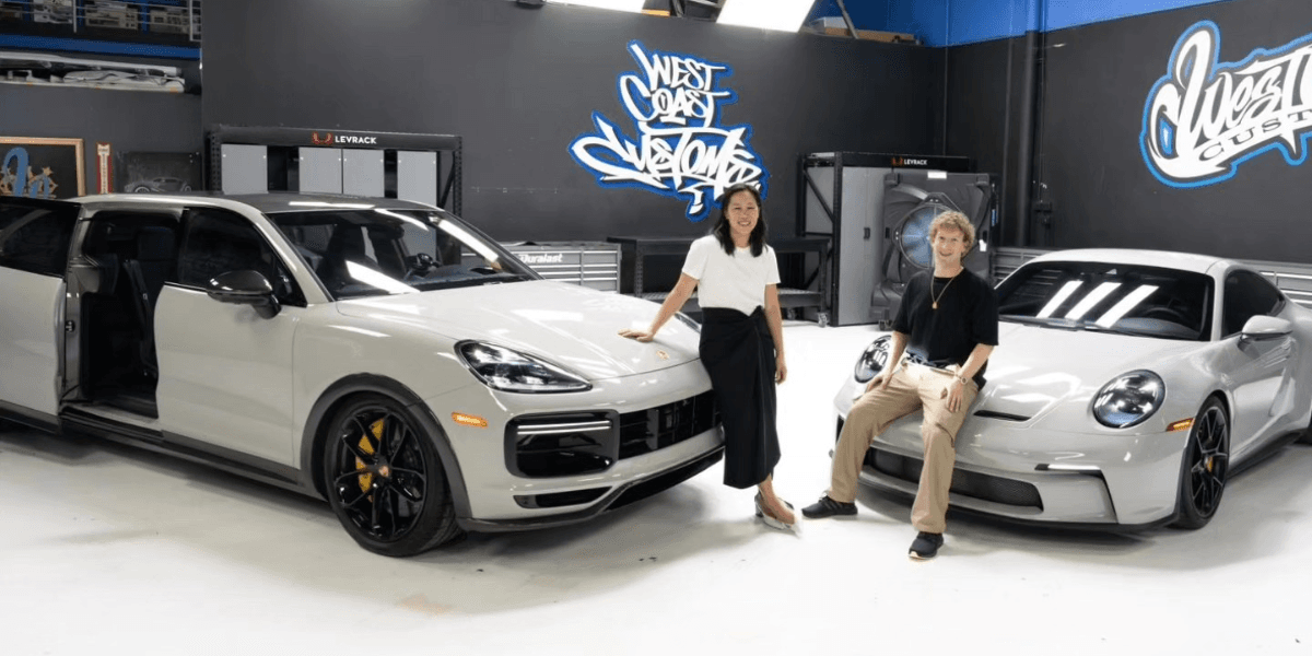His and hers. En varsin Porsche där hennes är en unik ombyggd variant. (Foto: Mark Zuckerbergs Facebook)