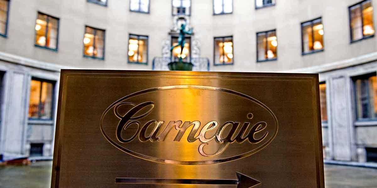 Carnegies fonder visar sämre resultat där jättefonderna sjunker mest.