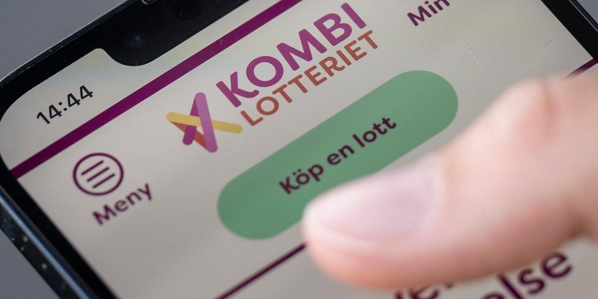Socialdemokraterna är åter i hetluften med nya lotter från Kombi-lotteriet, denna gång i brevlådan.