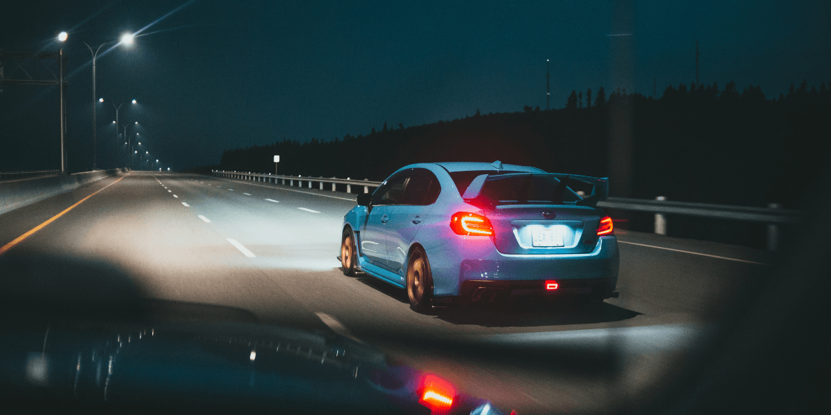 Hur upplever du mörkerkörning nu när det är många LED-lampor i trafiken? (Foto: Getty Images)