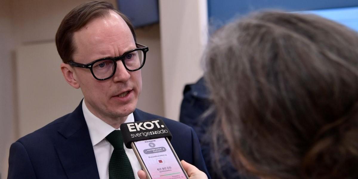 Köpte aktier samma dag som regeringen gav stöd