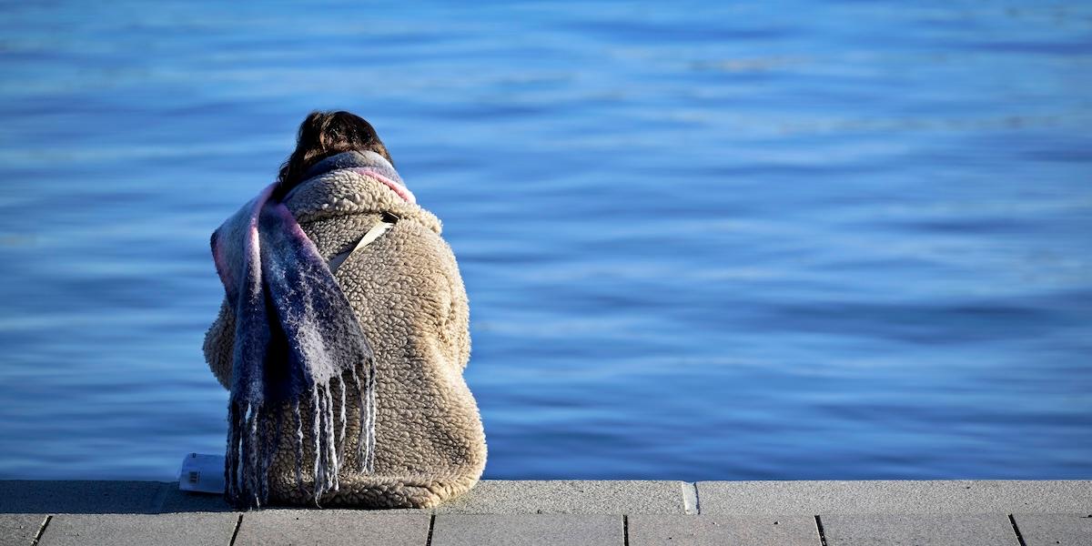 Ensamhet påverkar kroppen mer än vi anat – nu kopplas den till kortare livslängd. (Foto: Janerik Henriksson / TT)