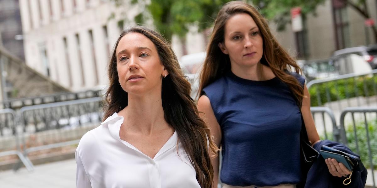 Charlie Javice, grundare av studentplattformen Frank, dömdes för att ha lurat storbanken JPMorgan på 175 miljoner dollar. Hon riskerar upp till 30 års fängelse. (Foto: John Minchillo/TT)