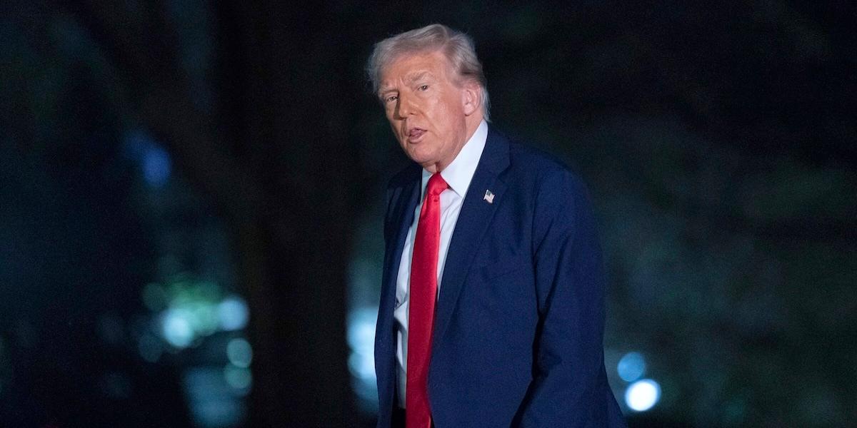 Donald Trump vill sitta kvar i Vita huset så länge det bara går.