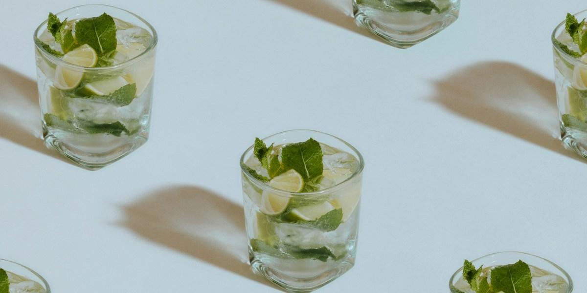 Den billigaste drinken kostar mer än 100 000 kronor, och det är faktiskt bara början.