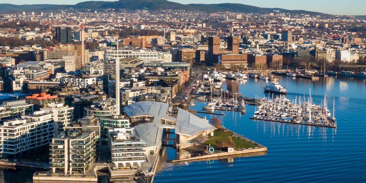 En av lägenheterna på exklusiva Tjuvholmen i Oslo har redan tvångssålts – nu kan FBI få tag på pengarna. (Foto: Heiko Junge /TT)