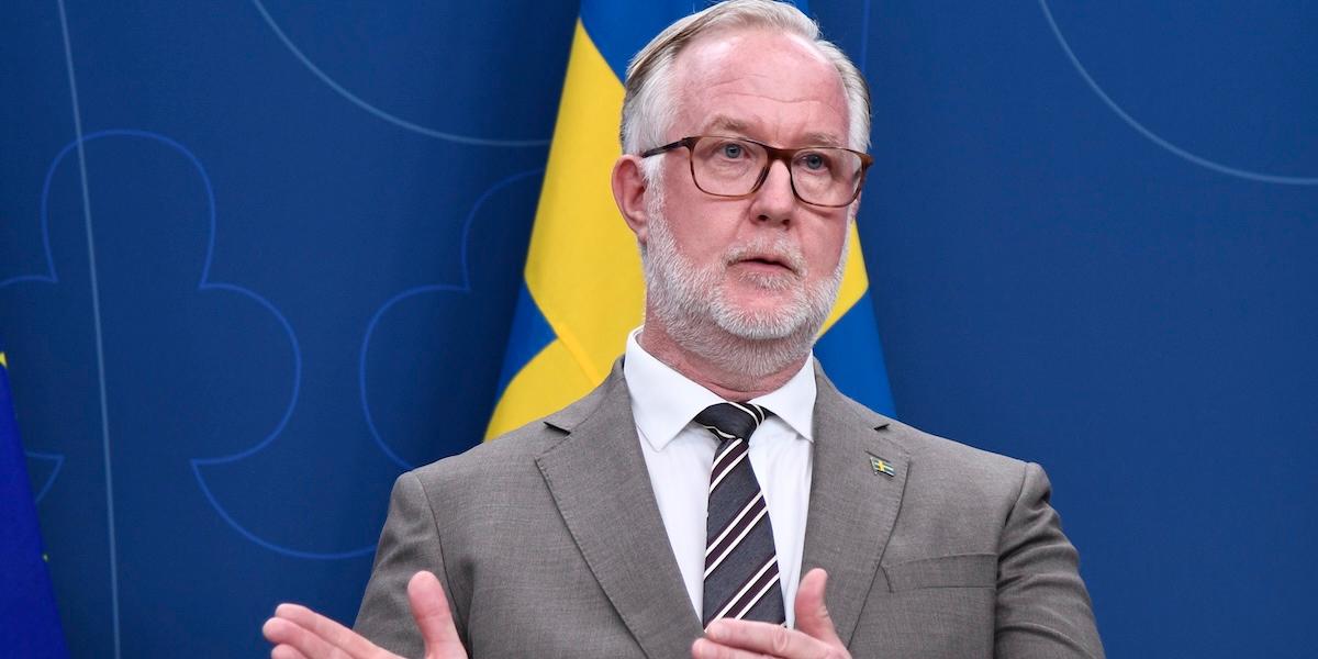 Utbildningsminister Johan Pehrson (L) försvarar regeringens satsning på fler ingenjörer och menar att det är för tidigt att dra slutsatser. (Foto: Lars Schröder / TT)