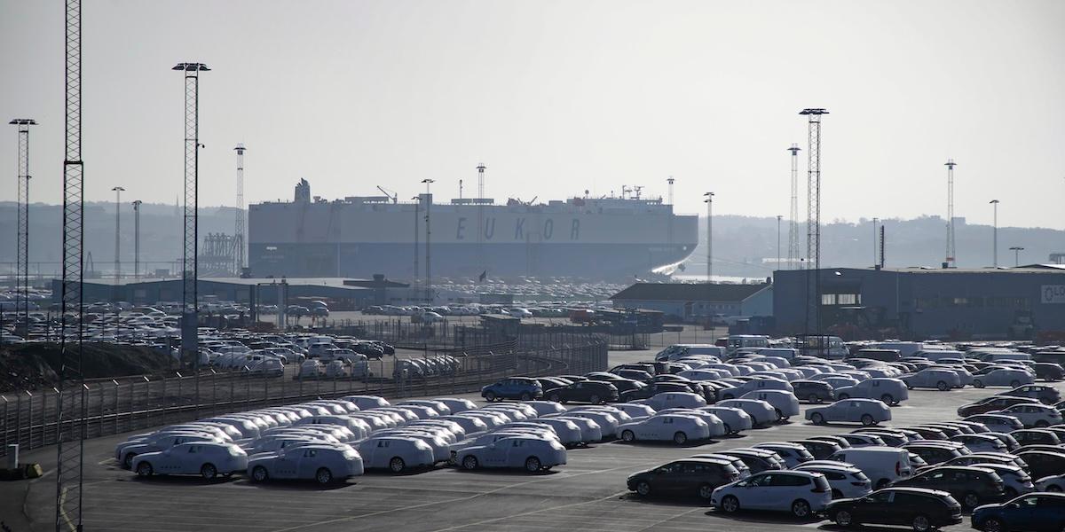 Göteborgs hamn är navet för Sveriges bilexport. Nu riskerar Volvobilar att fastna i tullkaoset. (Foto: Adam Ihse / TT)