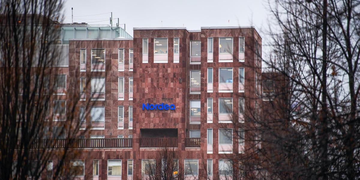 Kvinnan slipper fängelse
