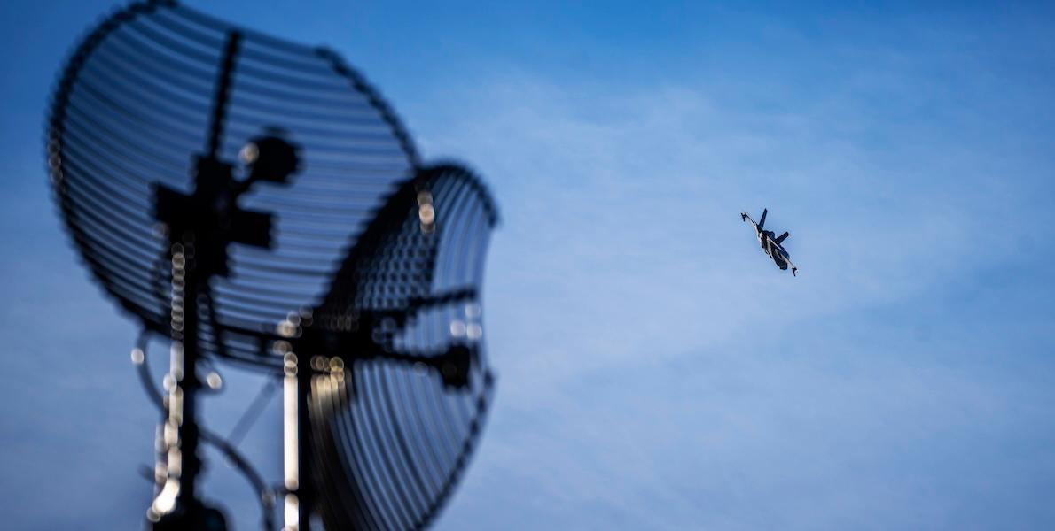 Företaget Saferadar Research Sweden har fått sin första militära order på sitt radarsystem.