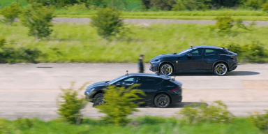 En Kia mot en Ferrari och Kian är snabbast. (Foto: Carwow Youtube)