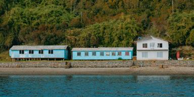 Hus vid strand