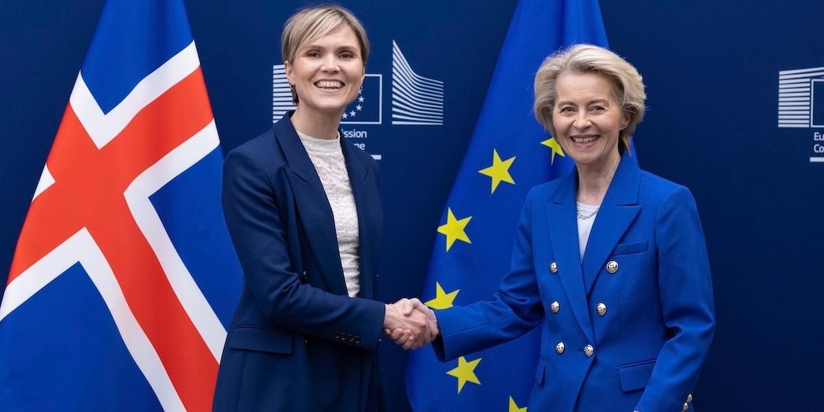 Island närmar sig EU. På bilden syns Europeiska kommissionens ordförande Ursula von der Leyen och Islands premiärminister Kristrún Frostadóttir.
