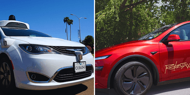 Närbilder på en vit Waymo-robotaxi och en röd Tesla Model Y Robotaxi symboliserar konkurrensen om självkörande bilar i USA.