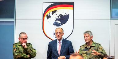 Friedrich Merz under sitt första besök vid Bundeswehrs operationskommando i Brandenburg, juni 2025.