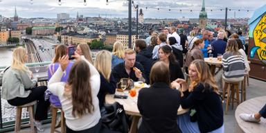 Regeringen vill göra det lättare att få servera alkohol