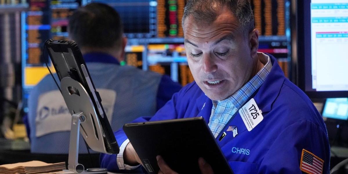 Det internationella analyshuset Morningstar har vaskat fram två favoritaktier på den svenska börsen.